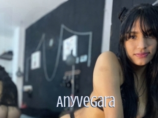 anyvegara 18 ans Nue