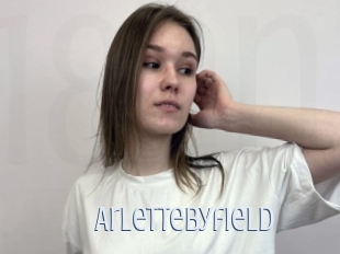 arlettebyfield 18 ans Nue