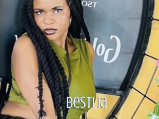 bestlia 18 ans Nue