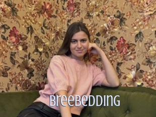 breebedding 18 ans Nue