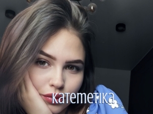 katemetika 18 ans Nue