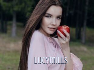 lucymills 18 ans Nue