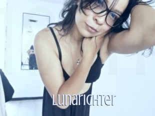 lunarichter 18 ans Nue