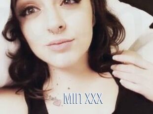 Min_xxx 18 ans Nue
