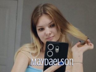 maydaelson 18 ans Nue