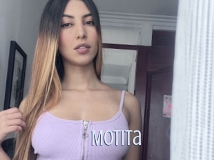 motita 18 ans Nue