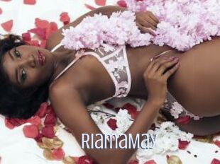 RiamaMay 18 ans Nue