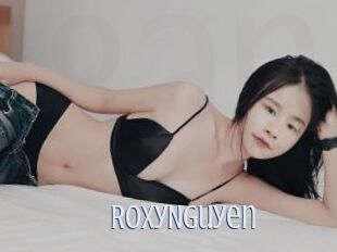 RoxyNguyen 18 ans Nue