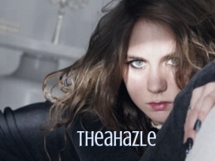 theahazle 18 ans Nue
